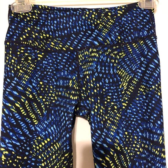 FABLETICS Salar Printed PowerHold Yoga Capri. - Picture 3 of 6